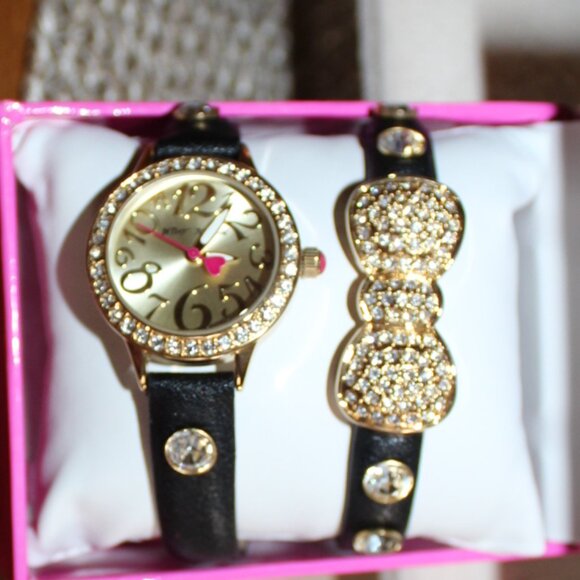 Brand New with Box/No tags, Stunning Betsey Johnson Wristwatch & Bracelet set - Picture 1 of 14
